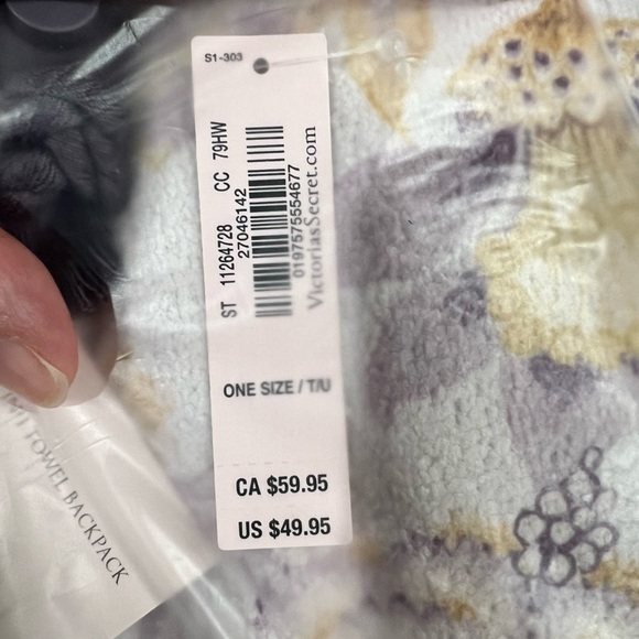 New NWT VS Victoria Secret 2 in 1 towel bag backpack floral - Picture 4 of 8